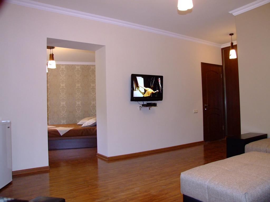 Centrale Guesthouse Джермук Экстерьер фото